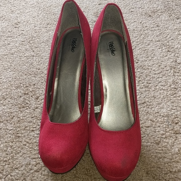 Pumps - Picture 2 of 4